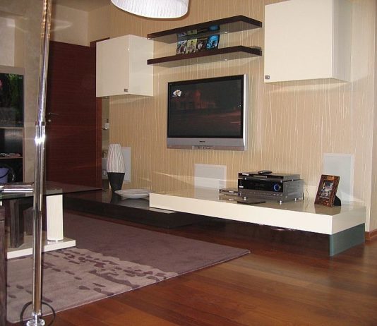 Декор стен в гостиной