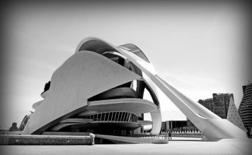 Деконструктивизм в архитектуре